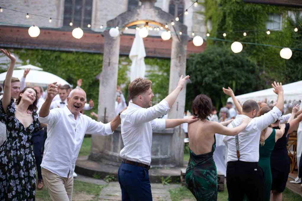 Coversängerin und Moderatorin Swetlana Geist live auf der Bühne