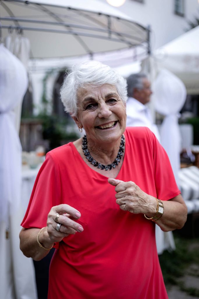 Hochzeitsmoderatorin Swetlana Geist bei einer Hochzeitsfeier