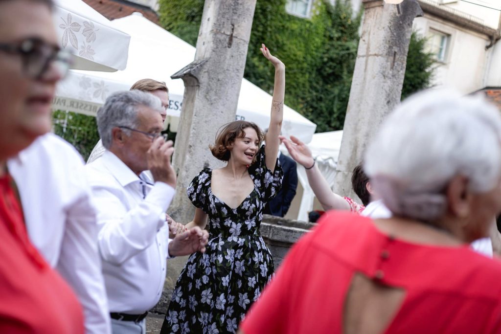Glückliches Brautpaar bei seiner Traumhochzeit
