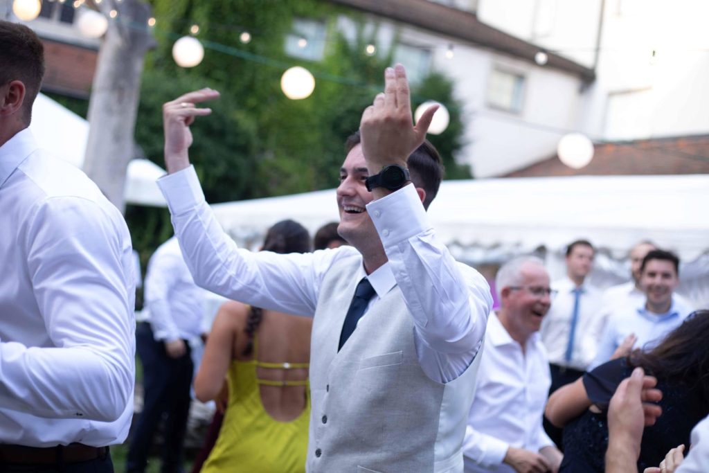 Romantische Momente und Hochzeitstanz des Brautpaares