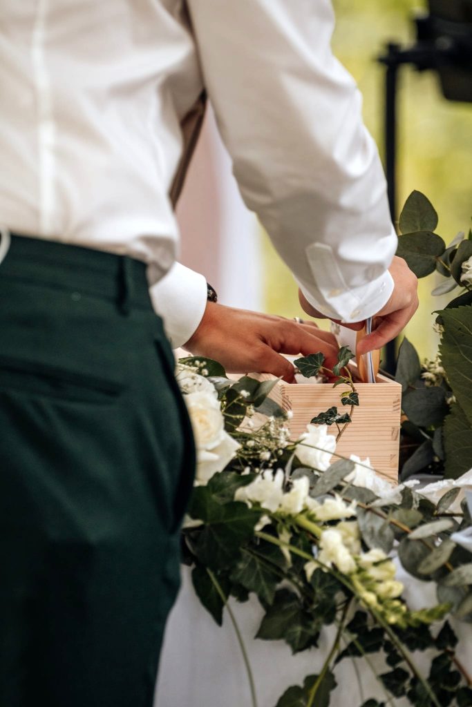 Glückliches Brautpaar bei seiner Traumhochzeit