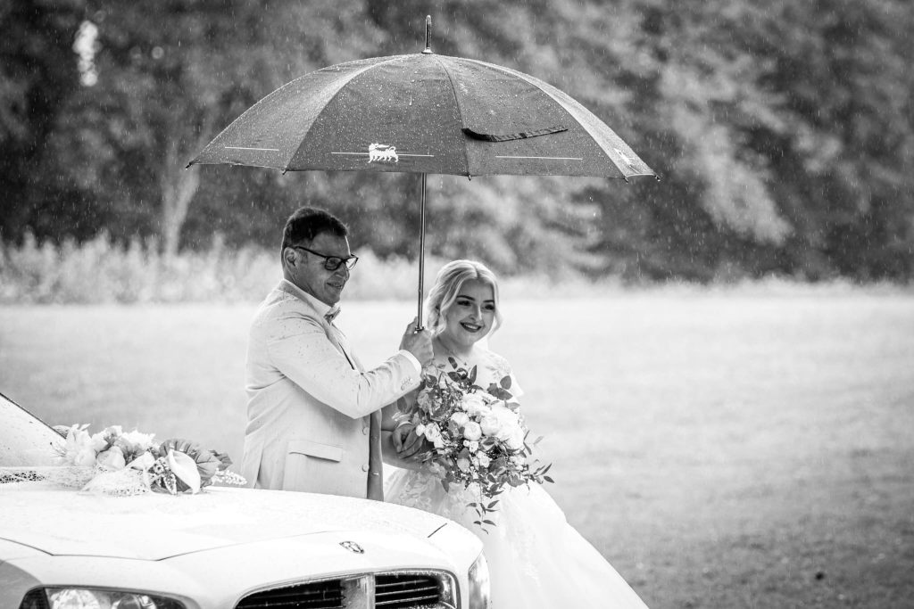 Romantische Momente und Hochzeitstanz des Brautpaares