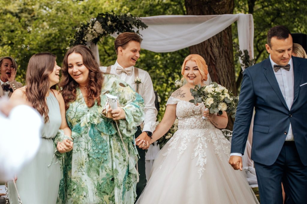 Hochzeitsmoderatorin Swetlana Geist bei einer Hochzeitsfeier