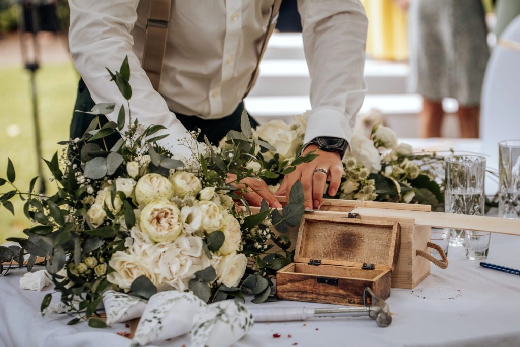 Hochzeitsmoderatorin Swetlana Geist bei einer Hochzeitsfeier